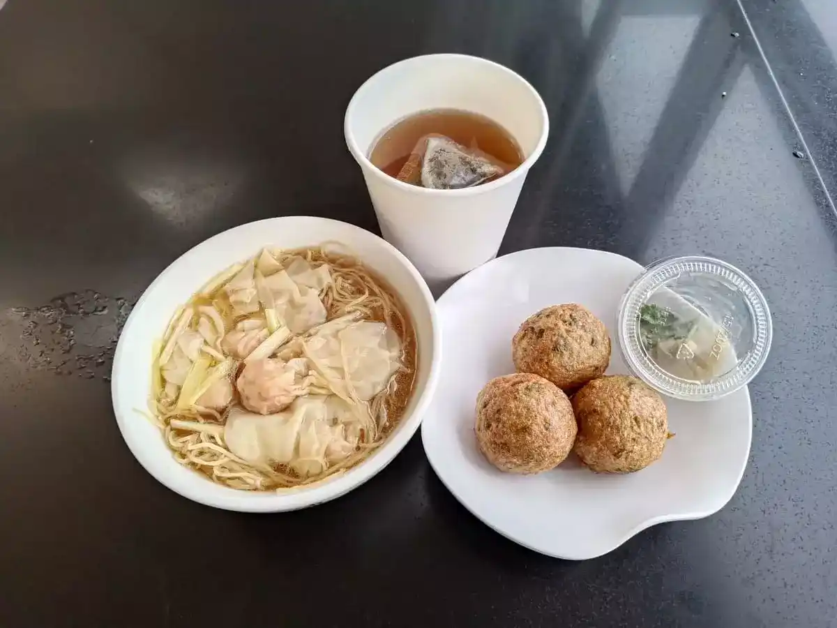 Chee Kei: Wonton Noodles, Fried Dice Fishball & Jasmine Tea