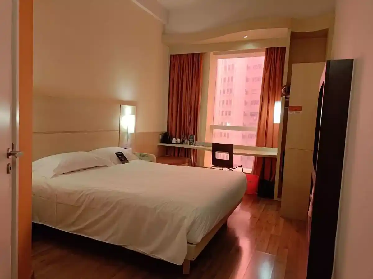 ibis Hong Kong Central & Sheung Wan: Standard Queen Room City View