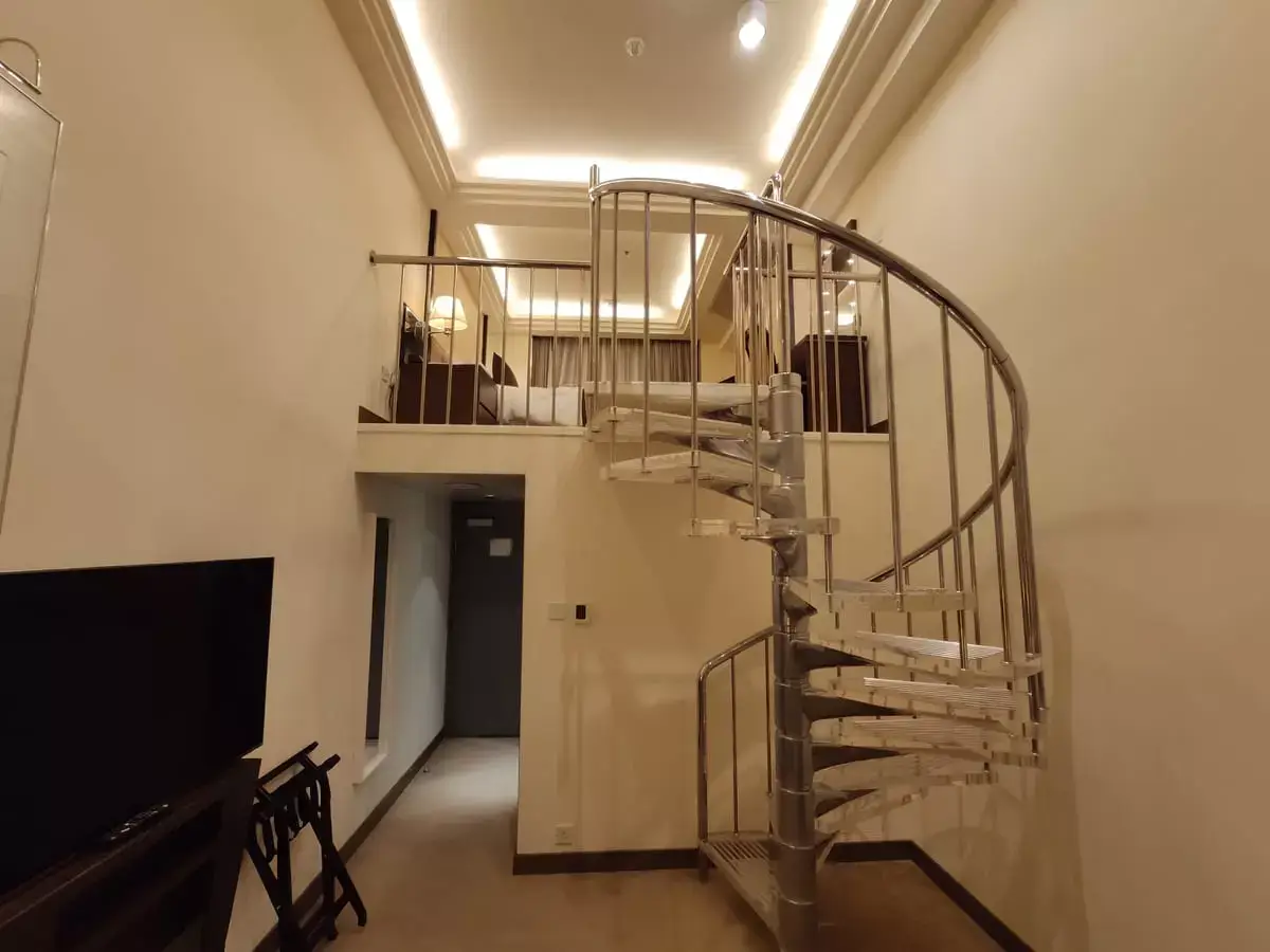 Prudential Hotel: Duplex Suite Spiral Staircase