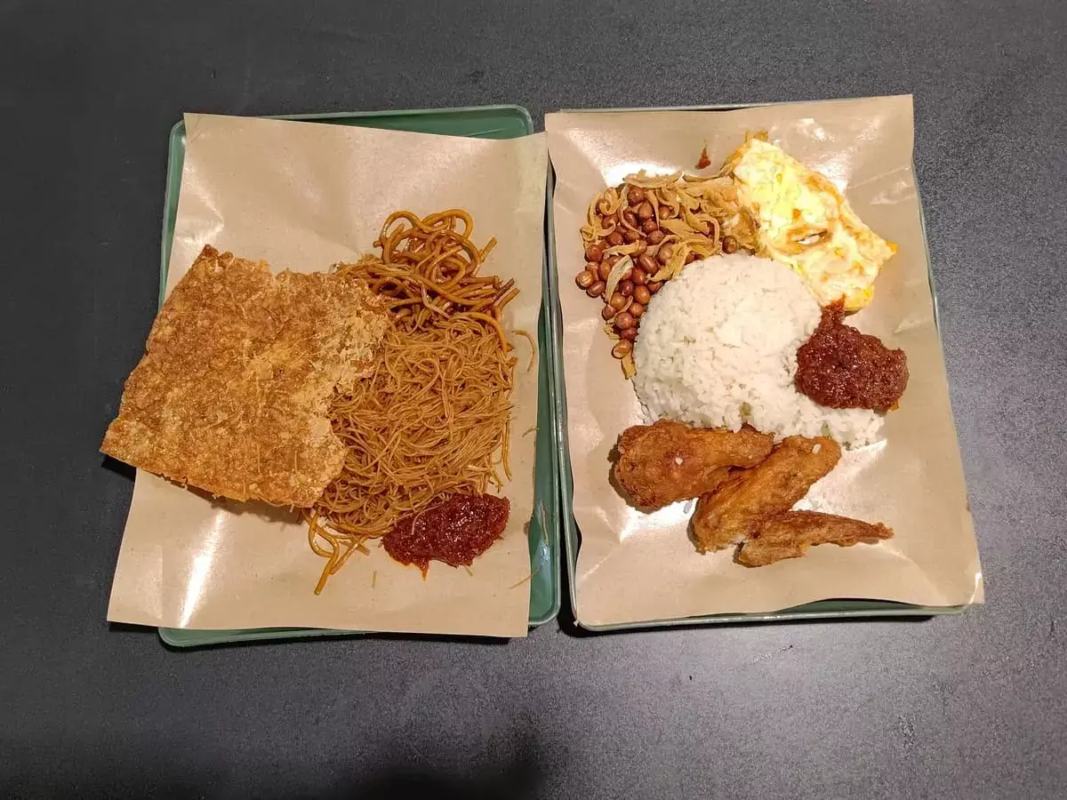 184 Family Cooked Food: Fried Mee Hoon Yellow Noodles & Nasi Lemak