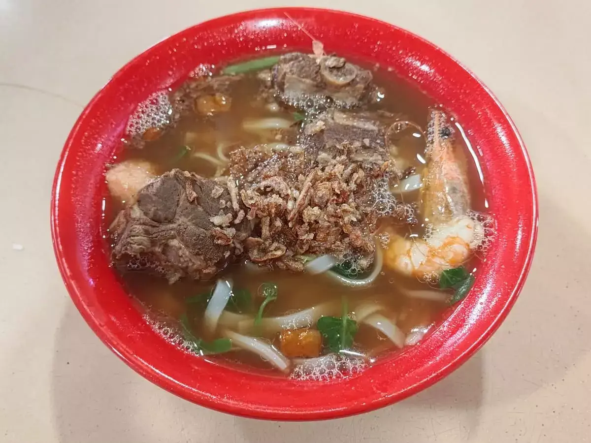 408 Porky Prawn Noodle: Pork Ribs & Prawn Kway Teow Soup