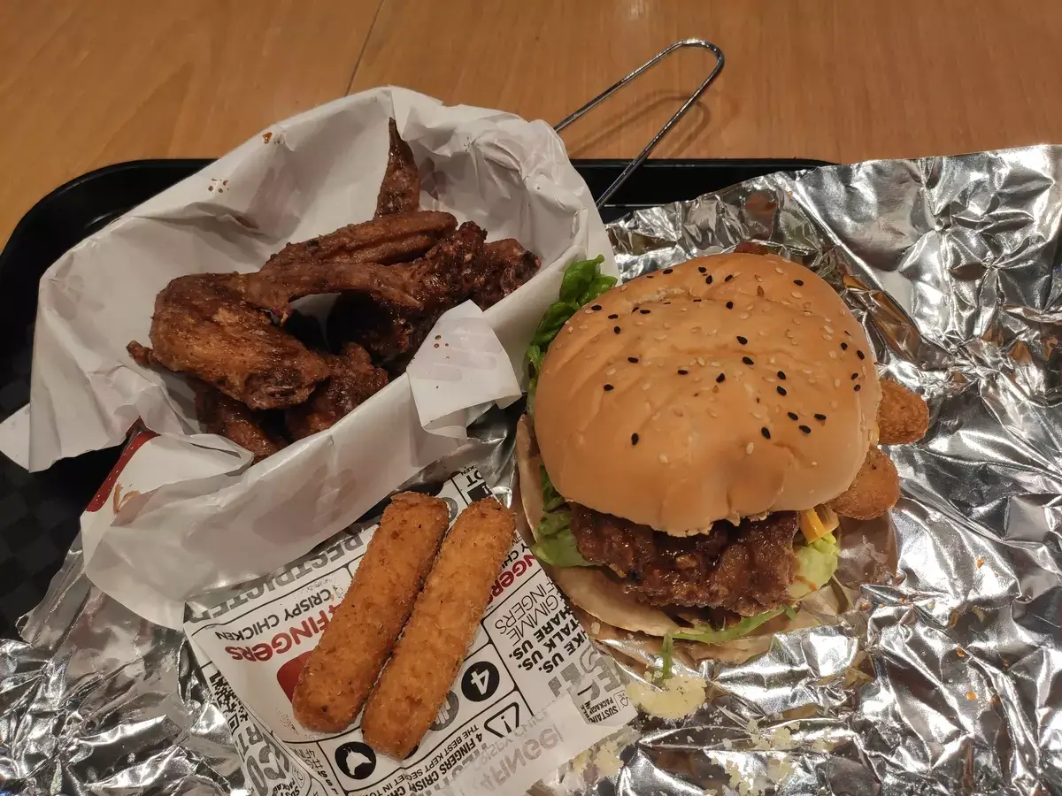 4Fingers Crispy Chicken: Chicken Wings, Cheese Sticks & Cheezstacks Burger