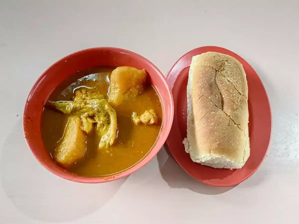 61 Curry Chicken: Curry Chicken & Bread