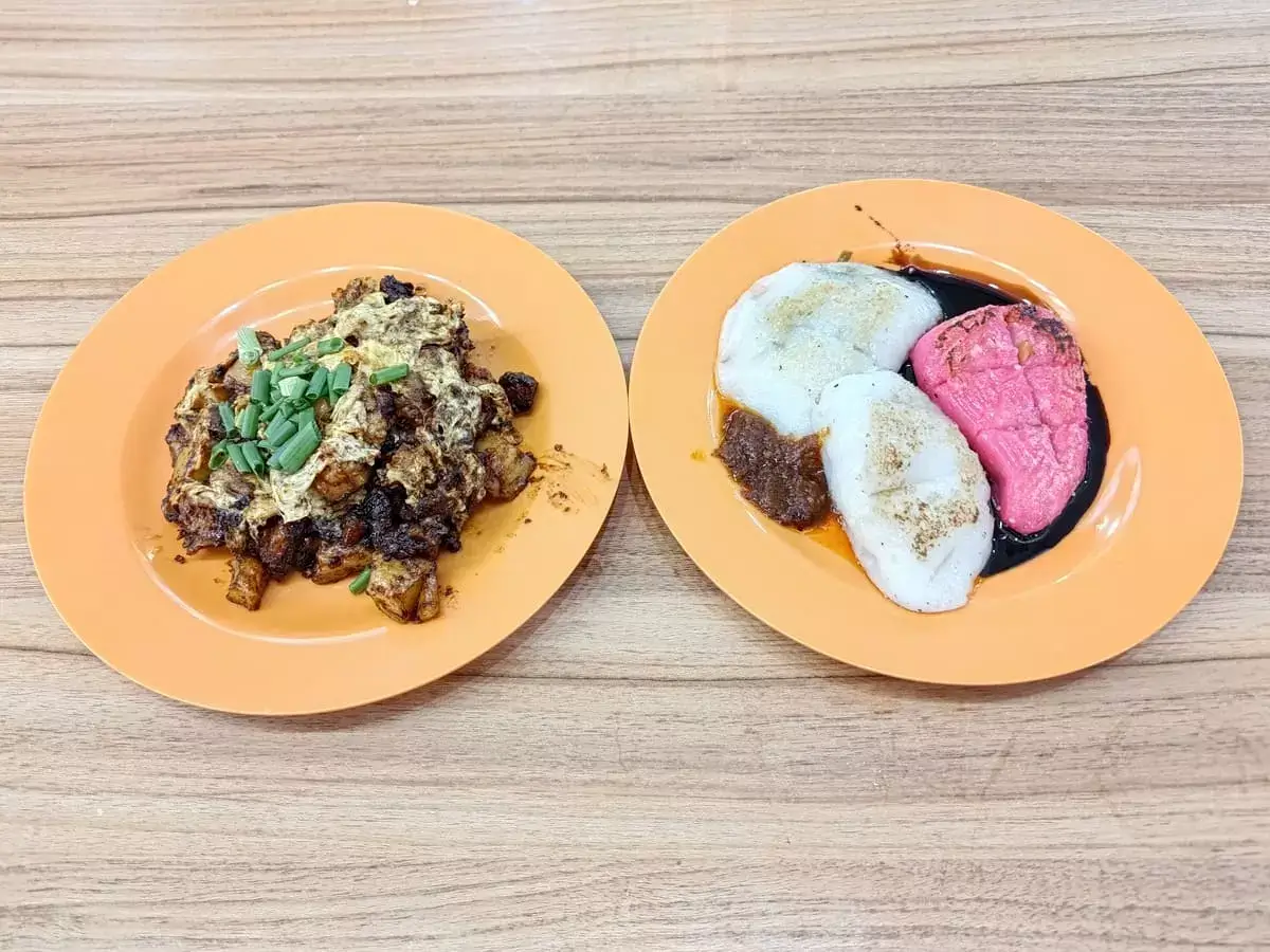 81 Carrot Cake Local Delights: Fried Carrot Cake Black & Assorted Kueh