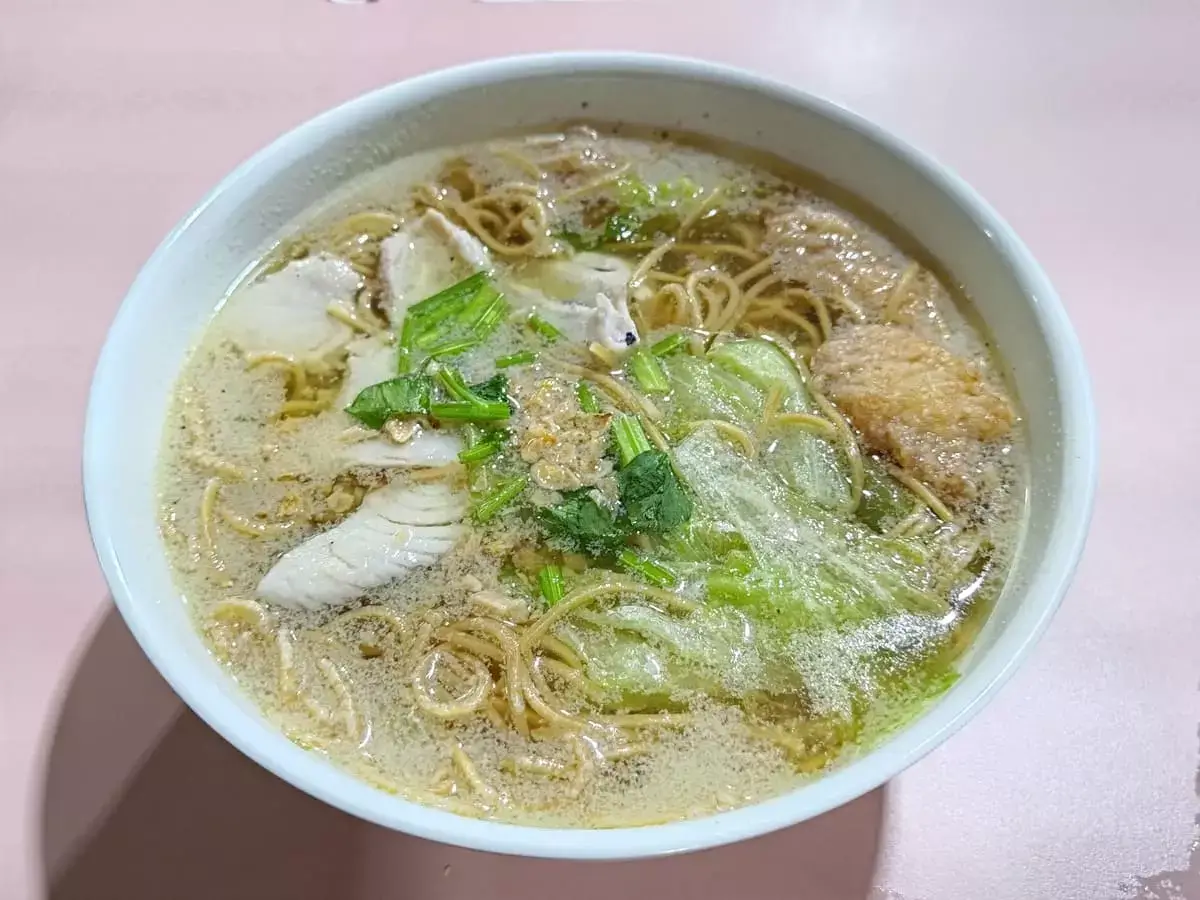 9-11 Teochew Fish Soup Rice Porridge: Double Fish Soup Yee Mee