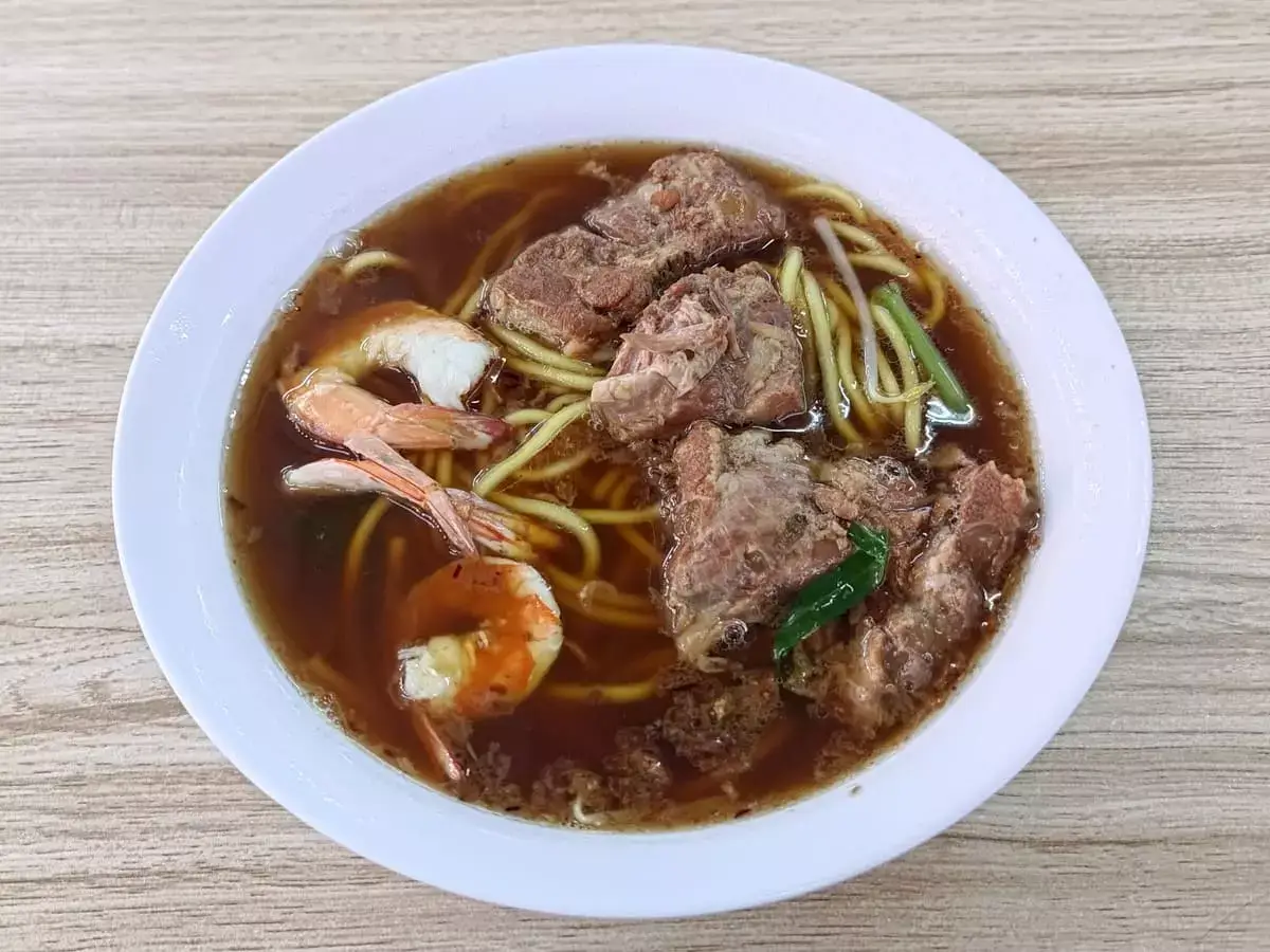 94 Toa Payoh Prawn Noodle: Pork Ribs Prawn Mee Yellow Noodles Soup