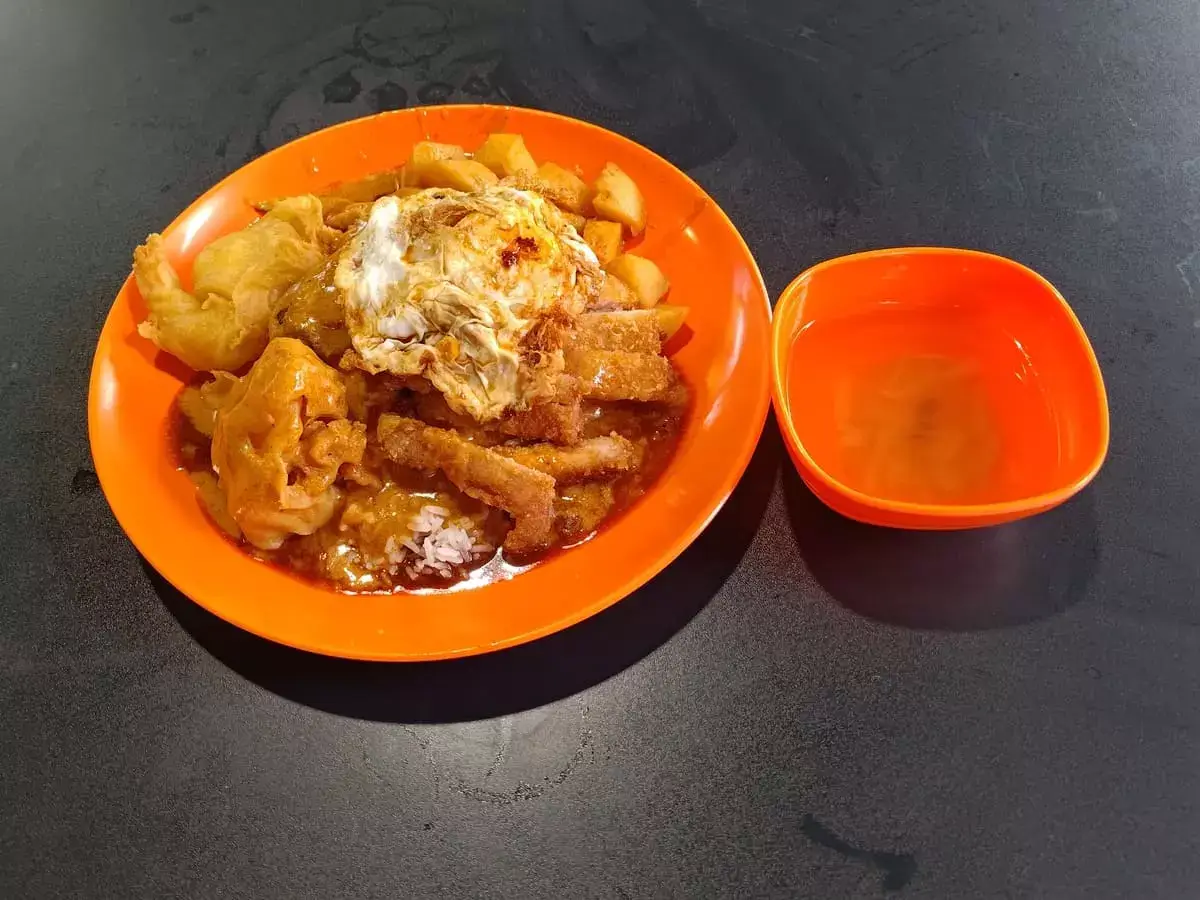 Ah Kun Hainanese Curry Rice: Pork Chop, Fried Prawns, Curry Chicken Wing, Potato, Fried Egg Curry Rice & Soup