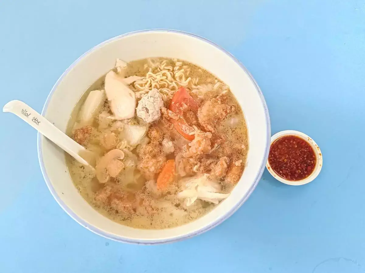Ai Hut Fish Soup: Double Fish Soup Maggi Mee & Chilli Sauce