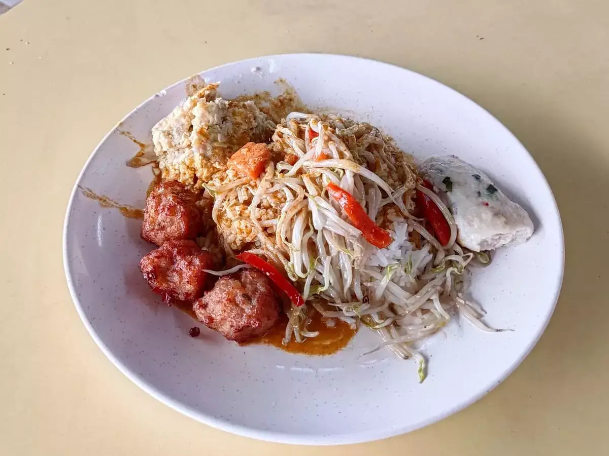 Ann Hoo Cooked Food: Fried Meatball, Teochew Fishcake, Chye Poh Egg, Bean Sprouts with Rice & Curry