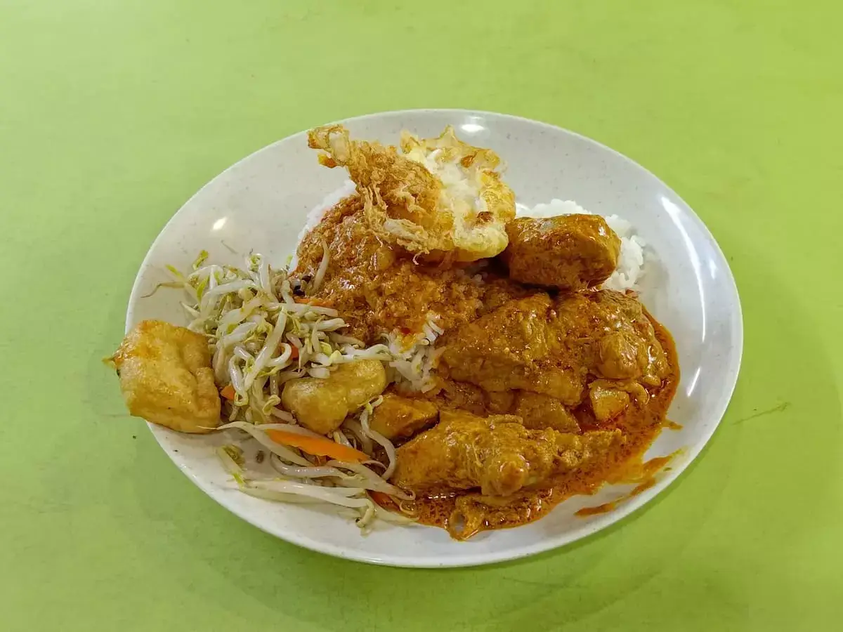 BB Curry Rice: Curry Chicken, Bean Sprouts & Fried Egg with Curry Rice