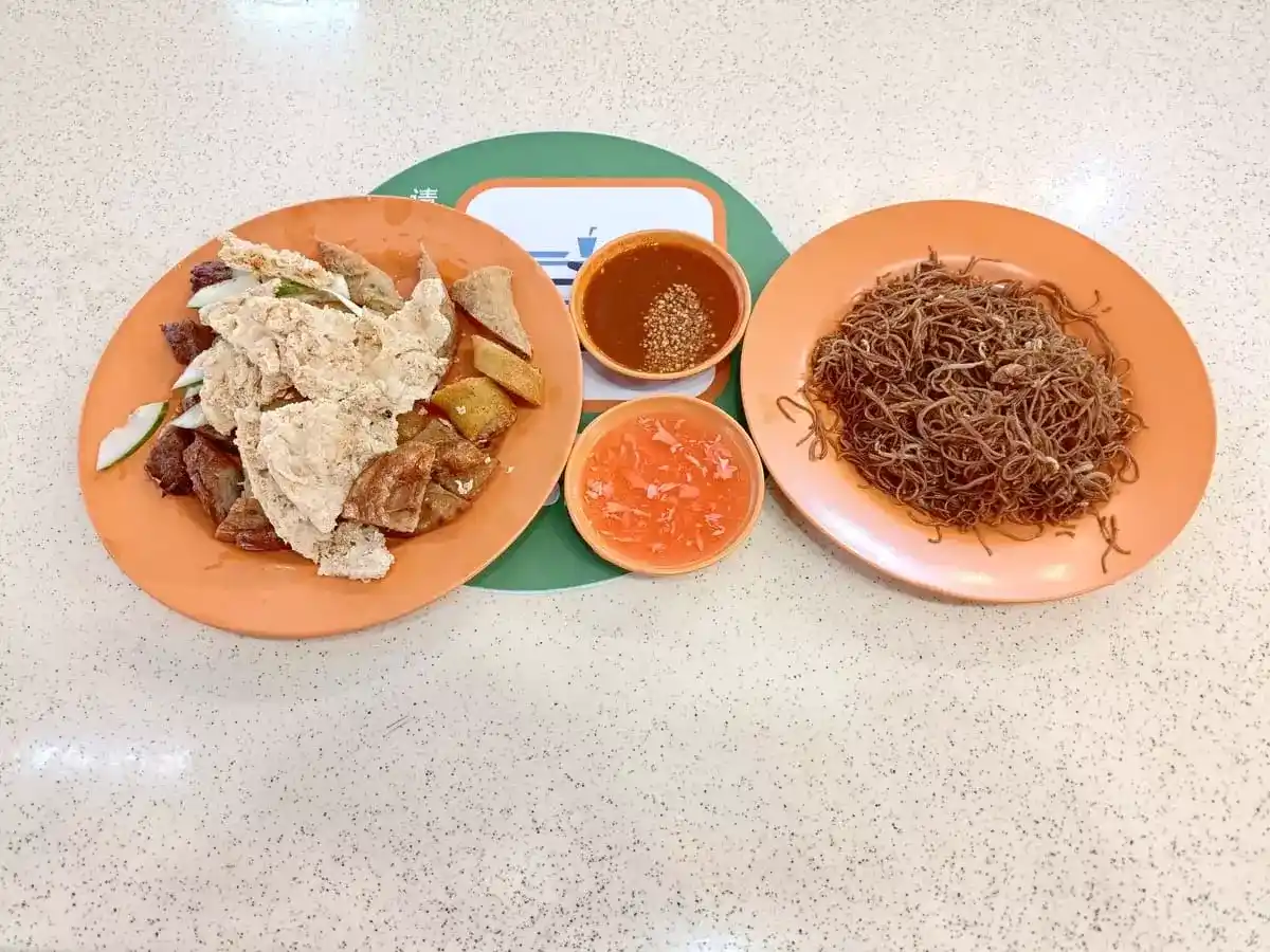 Bukit Merah Central Wu Xiang Shrimp Cake: Assorted Ngo Hiang & Fried Mee Hoon