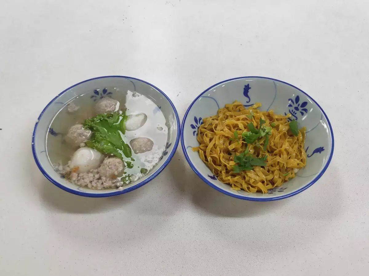 Chao Yuan Noodle: Fishball & Meatball Mee Pok