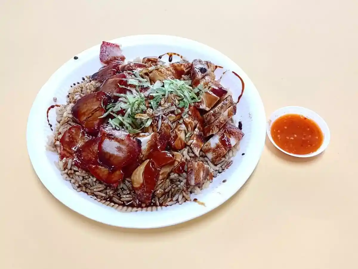 Cow Car Water Soya Sauce Chicken: Soya Sauce Chicken, Char Siew, Siu Yuk Rice & Chilli Sauce