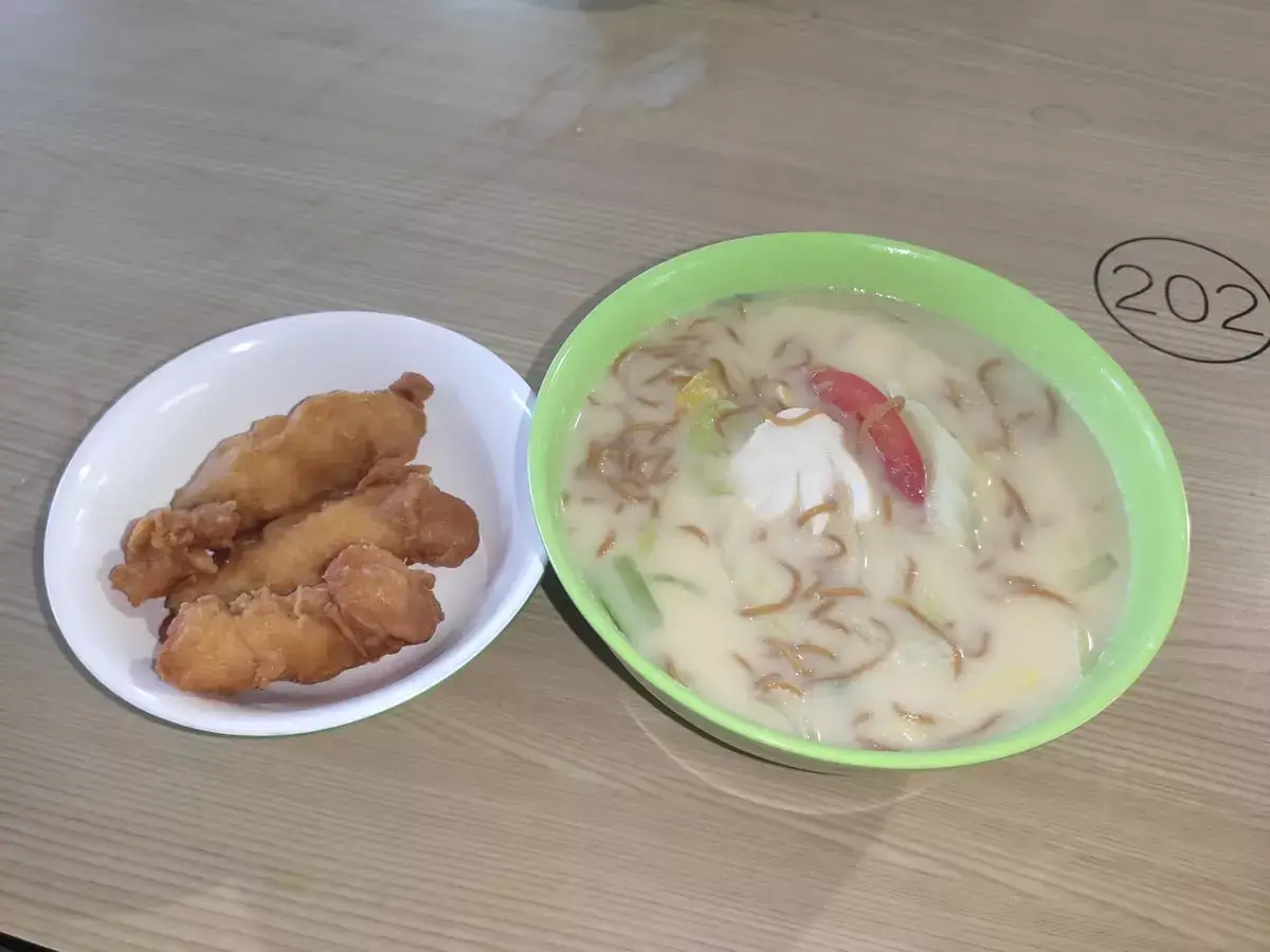 Creative Cafe Fish Soup: Double Fish Soup with Yee Mee