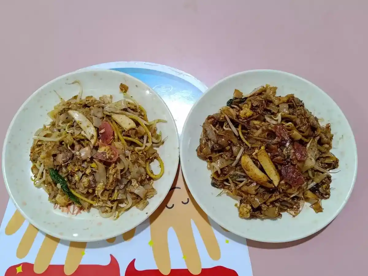 Da Lao Fried White Kway Teow: Fried Kway Teow White & Fried Kway Teow Black