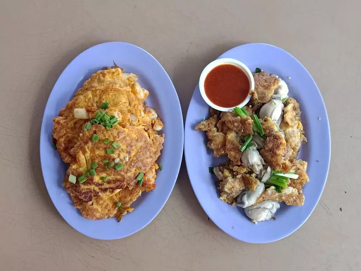 Forty One: Fried Carrot Cake White & Fried Oyster Omelette