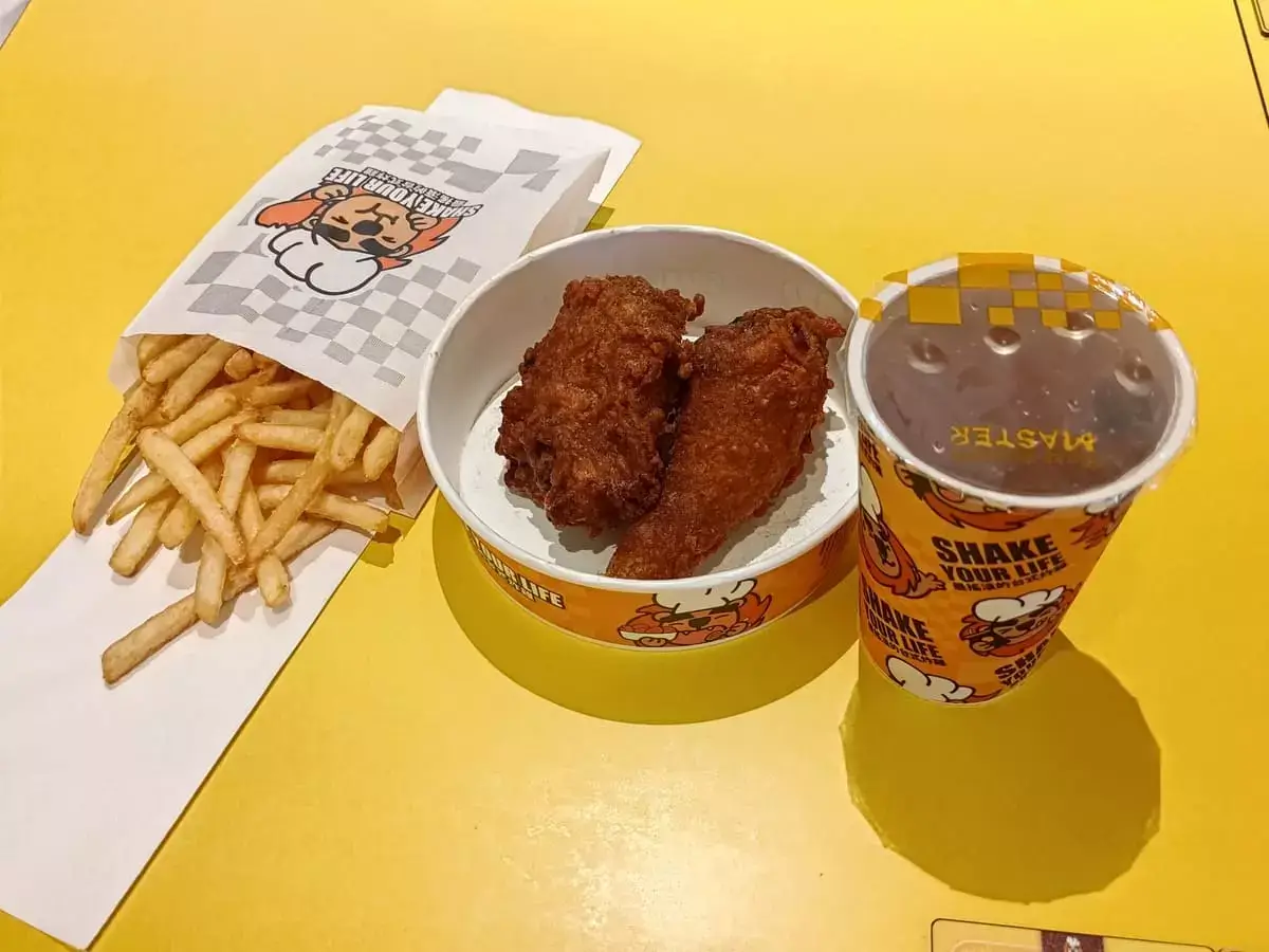 Fried Chicken Master: 2pc Fried Chicken, Crispy Fries, Kumquat & Lemon Drink