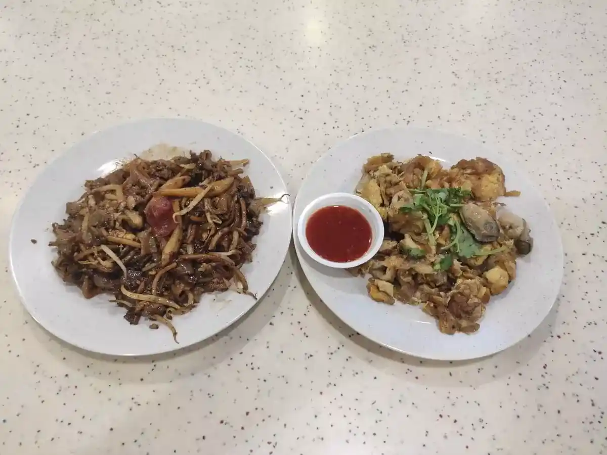 Fried Kway Teow & Fried Oyster Tiong Bahru Market: Fried Kway Teow & Fried Oyster Omelette