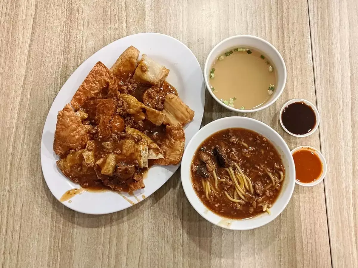Fu Lin Tofu Yuen: Assorted Fried Yong Tau Foo & Yellow Noodles