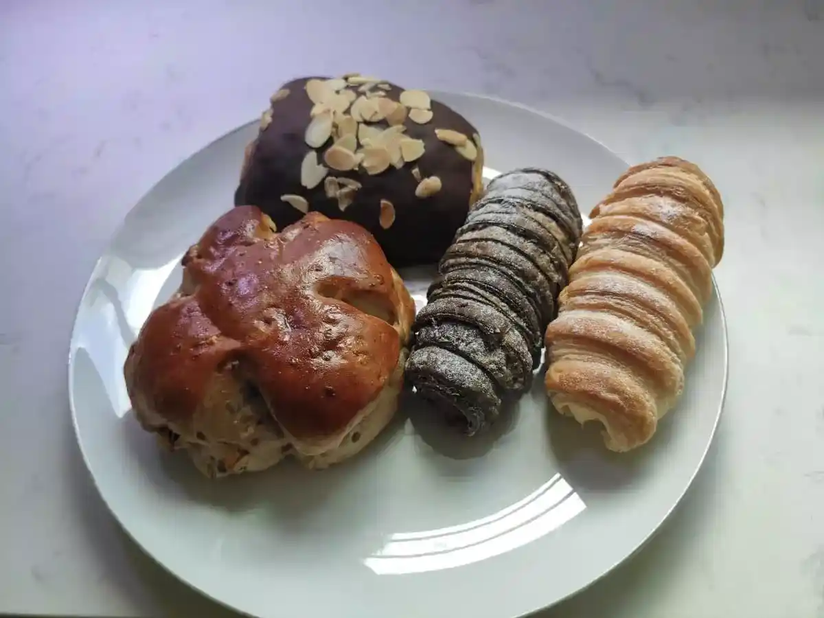 Gokoku Japanese Bakery: Assorted