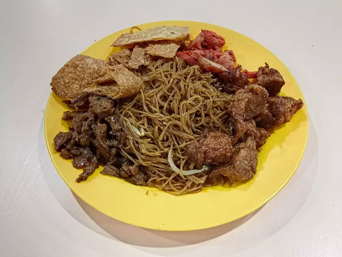 Green Healthy Vegetarian: Fried Mee Hoon with Sweet Sour Pork, Intestine, Char Siew & Goose