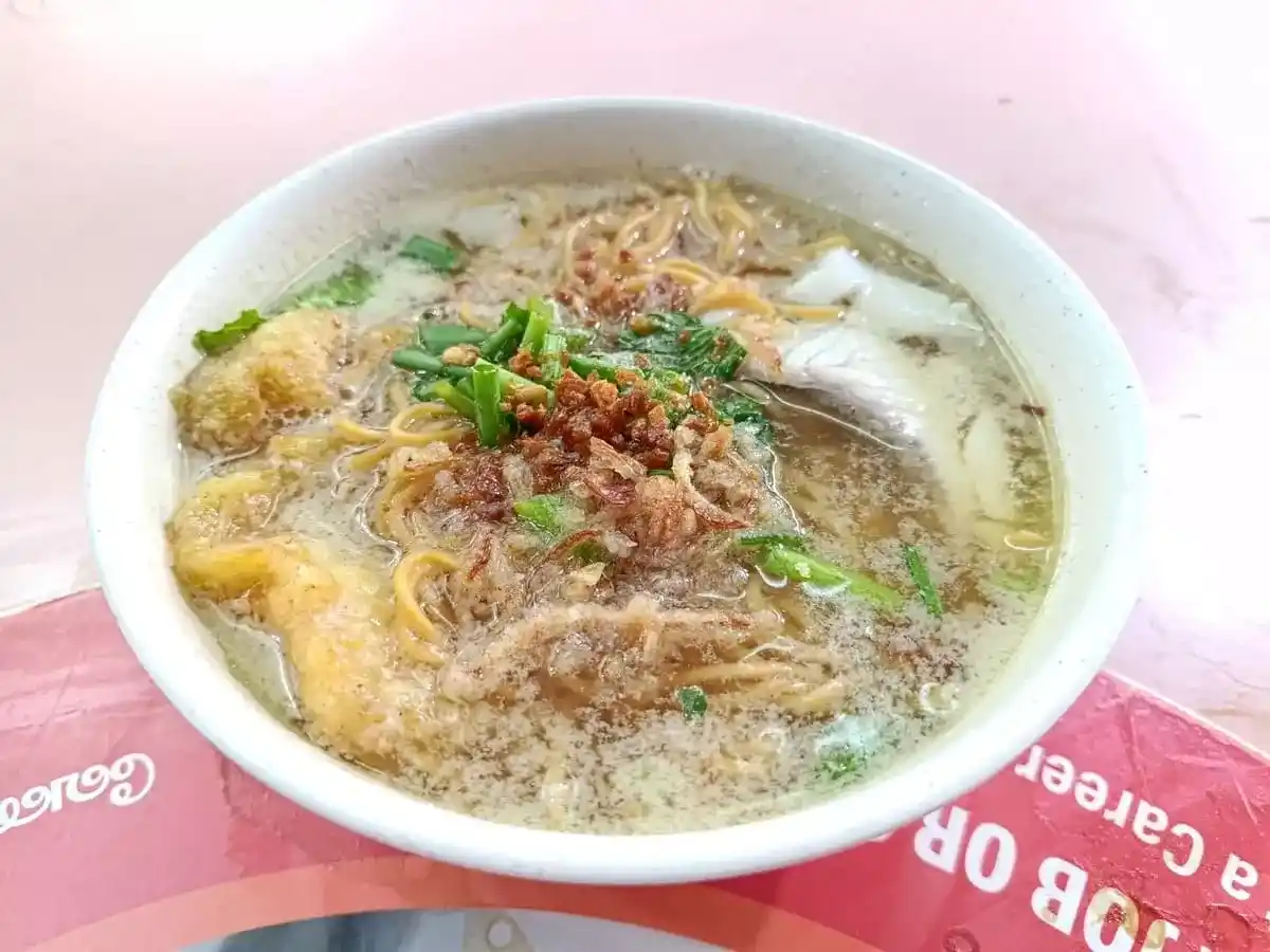 Hai Kee Seafood: Double Fish Soup Yi Mian