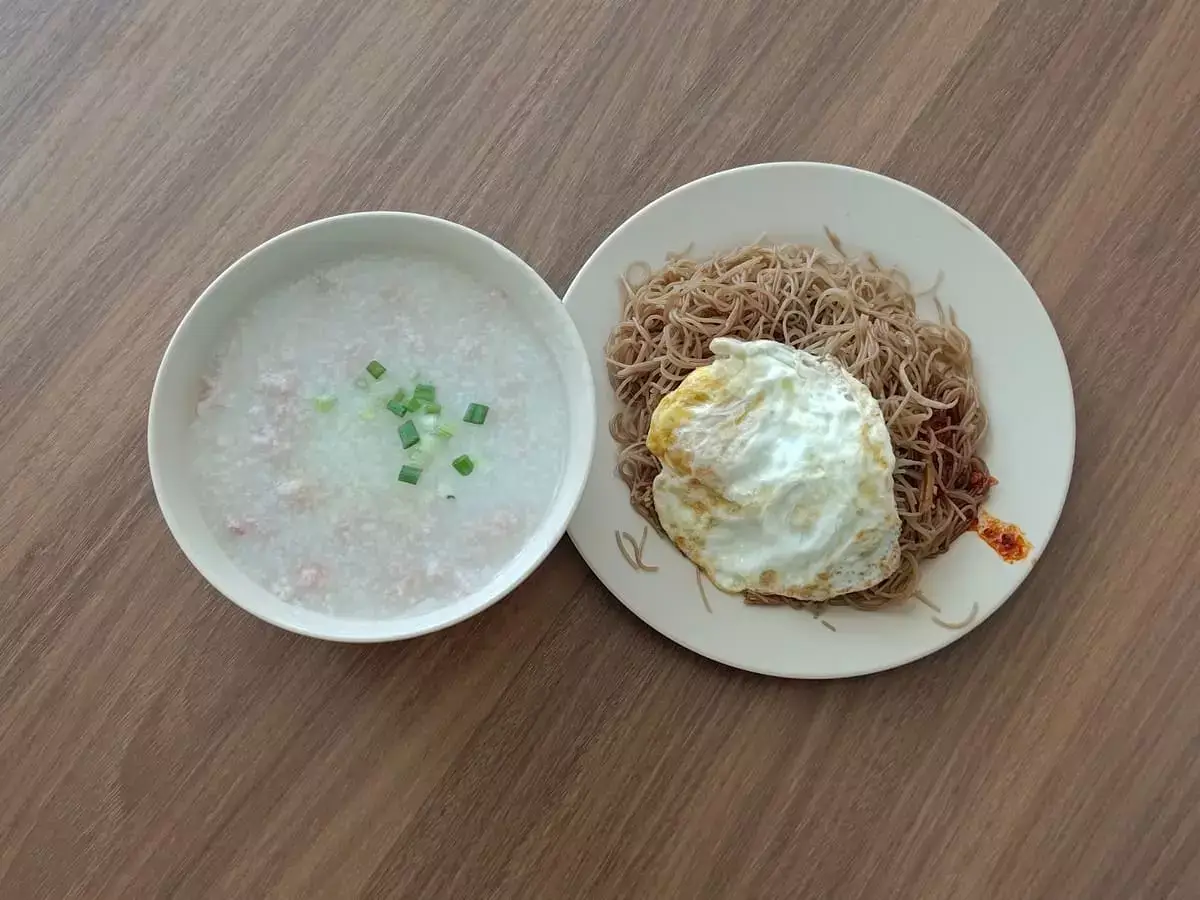 Hao Ji Cantonese Porridge: Pork Porridge & Fried Mee Hoon