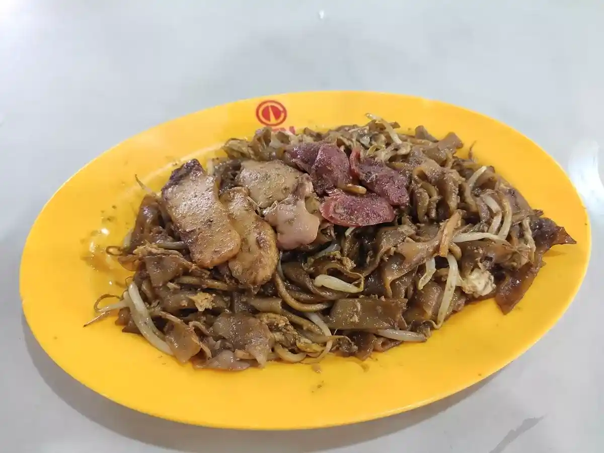 Heng Kee Fresh Cockles Kway Teow: Fried Kway Teow