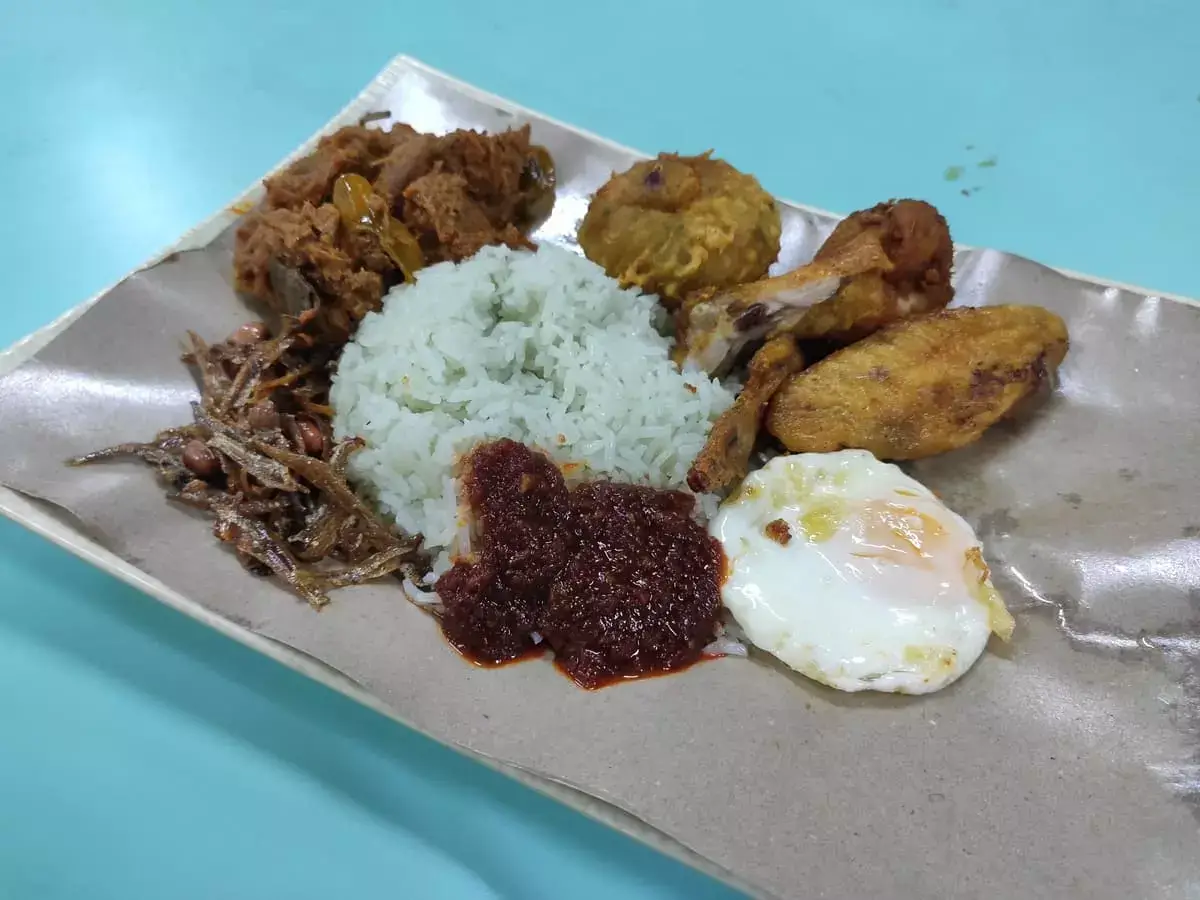 Hengli Kampung Nasi Lemak Nasi Padang: Nasi Lemak with Fried Chicken Wing, Fried Egg, Ikan Bilis Peanuts, Beef Rendang & Begedil
