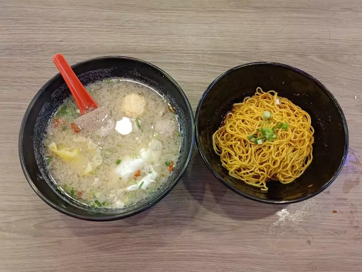 Huang Chao Teochew Noodle House: Signature Noodles Soup & Mee Kia