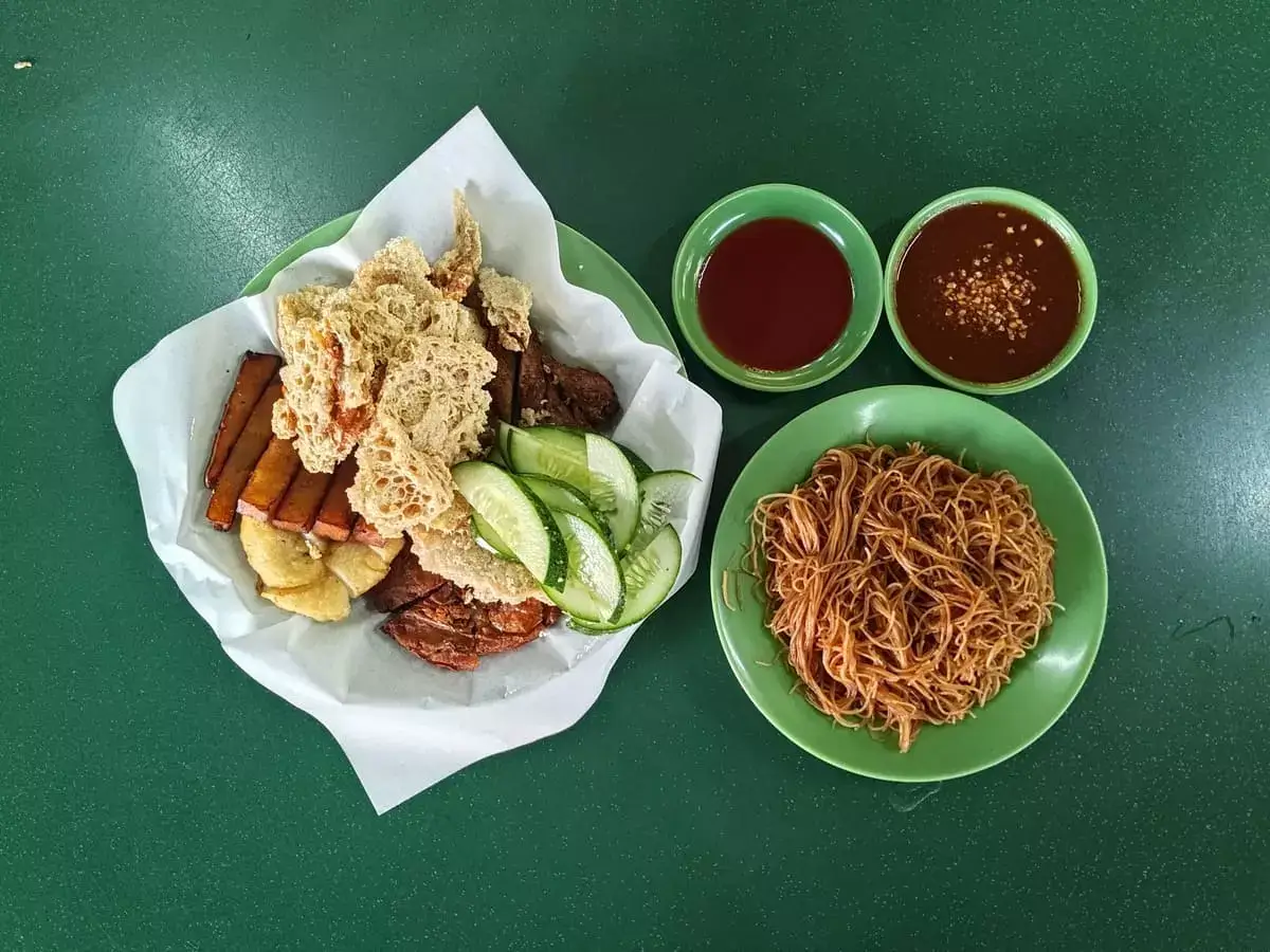 Huat Soon Golden Wu Xiang Prawn Fritters: Assorted Ngo Hiang & Fried Mee Hoon