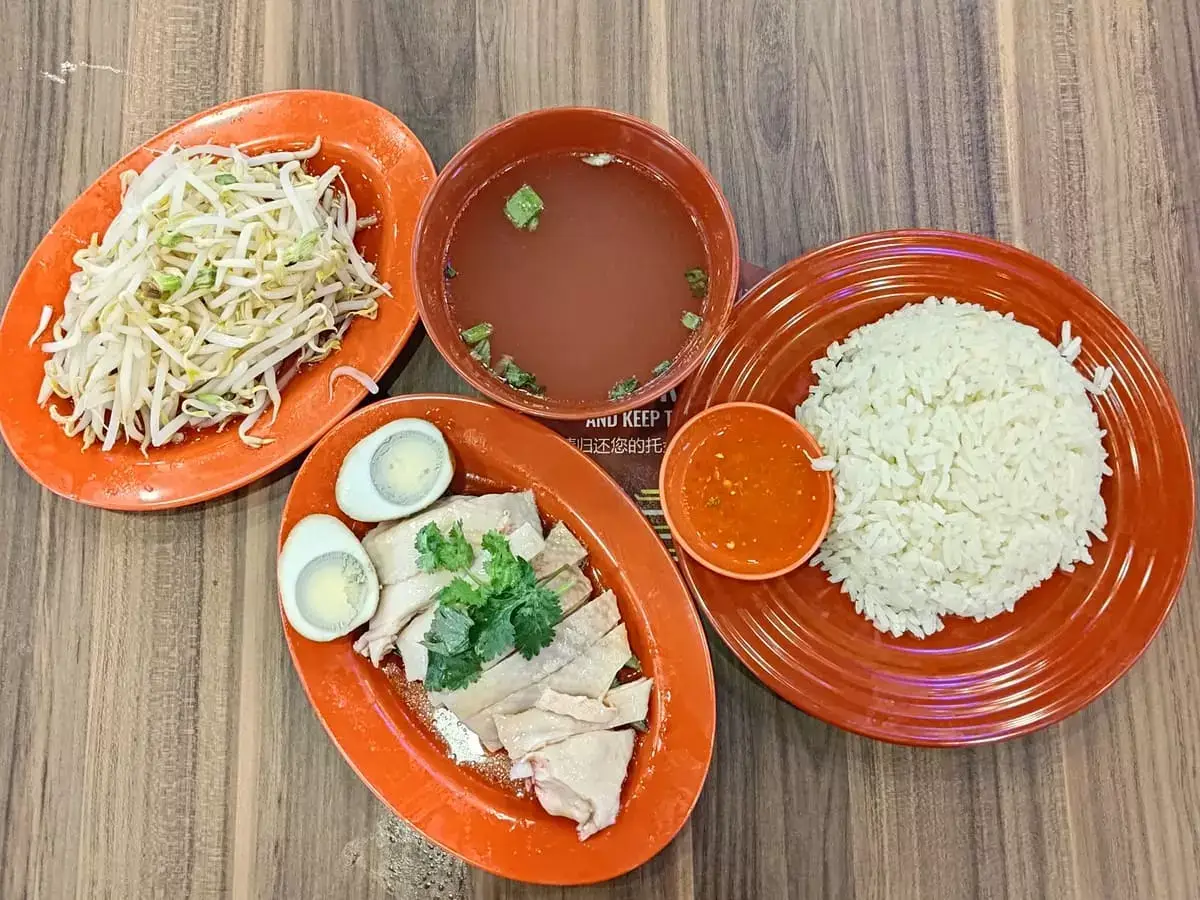 Ipoh Buntong Chicken Rice: Steamed Chicken, Bean Sprouts, Rice & Soup