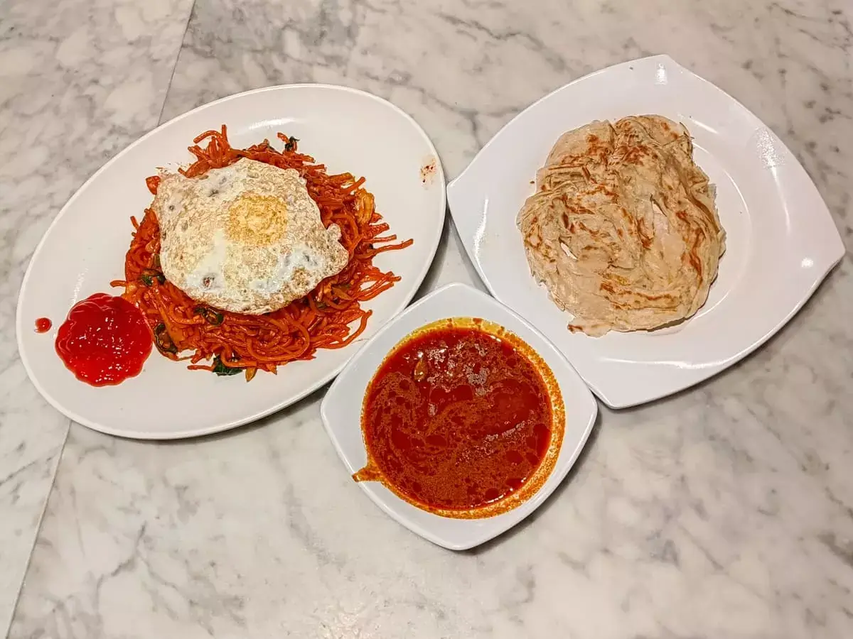 Jalan Kayu The Prata Cafe: Mee Goreng & Plain Prata