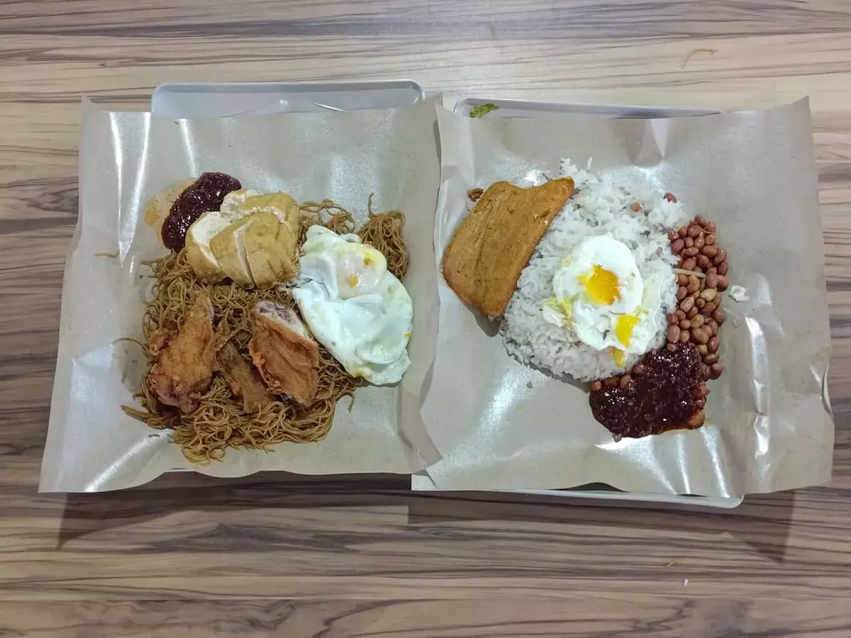 Jiak Bee Hoon & Nasi Lemak: Fried Mee Hoon & Nasi Lemak