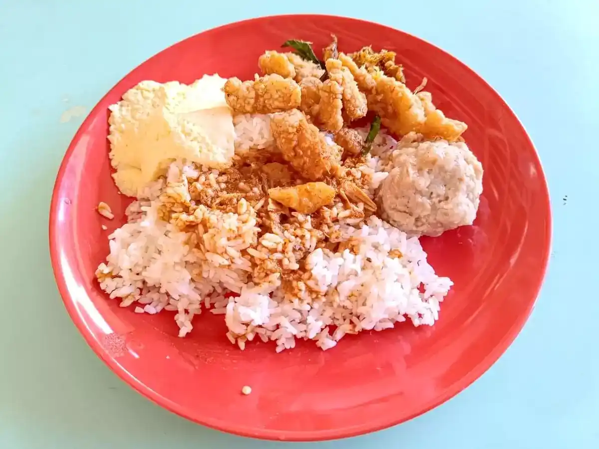Jin Hua Mixed Veg Rice: Cereal Fish, Steamed Egg, Minced Meatball, Rice & Curry