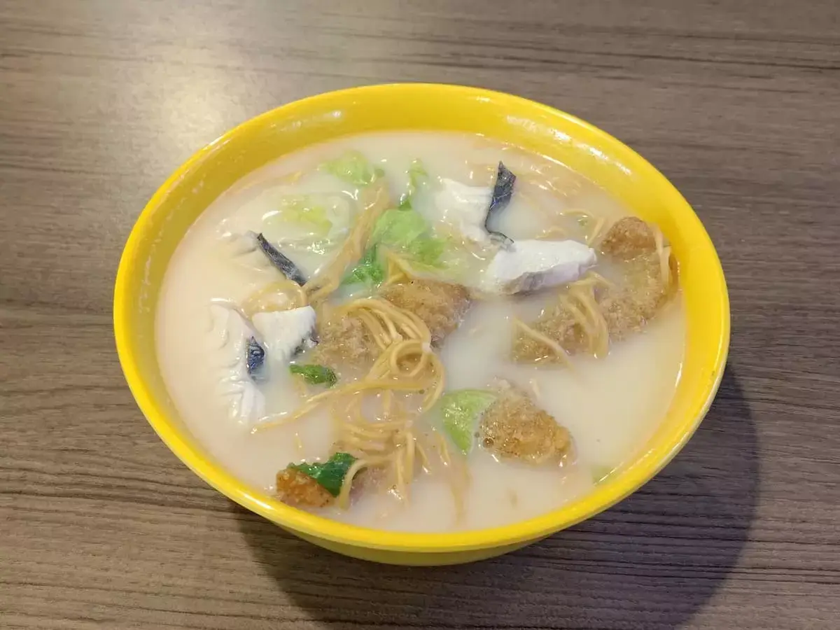Kwang Kee Teochew Fish Porridge: Double Fish Soup with Yee Mee