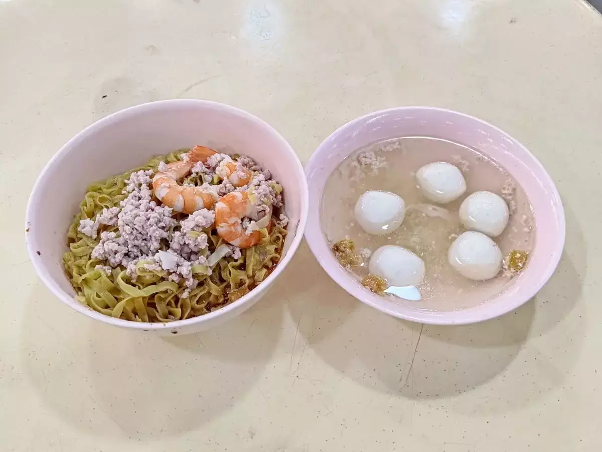 Lau Jiang Fishball Minced Meat Noodle Laksa: Minced Meat Mee Pok & Fishball Soup