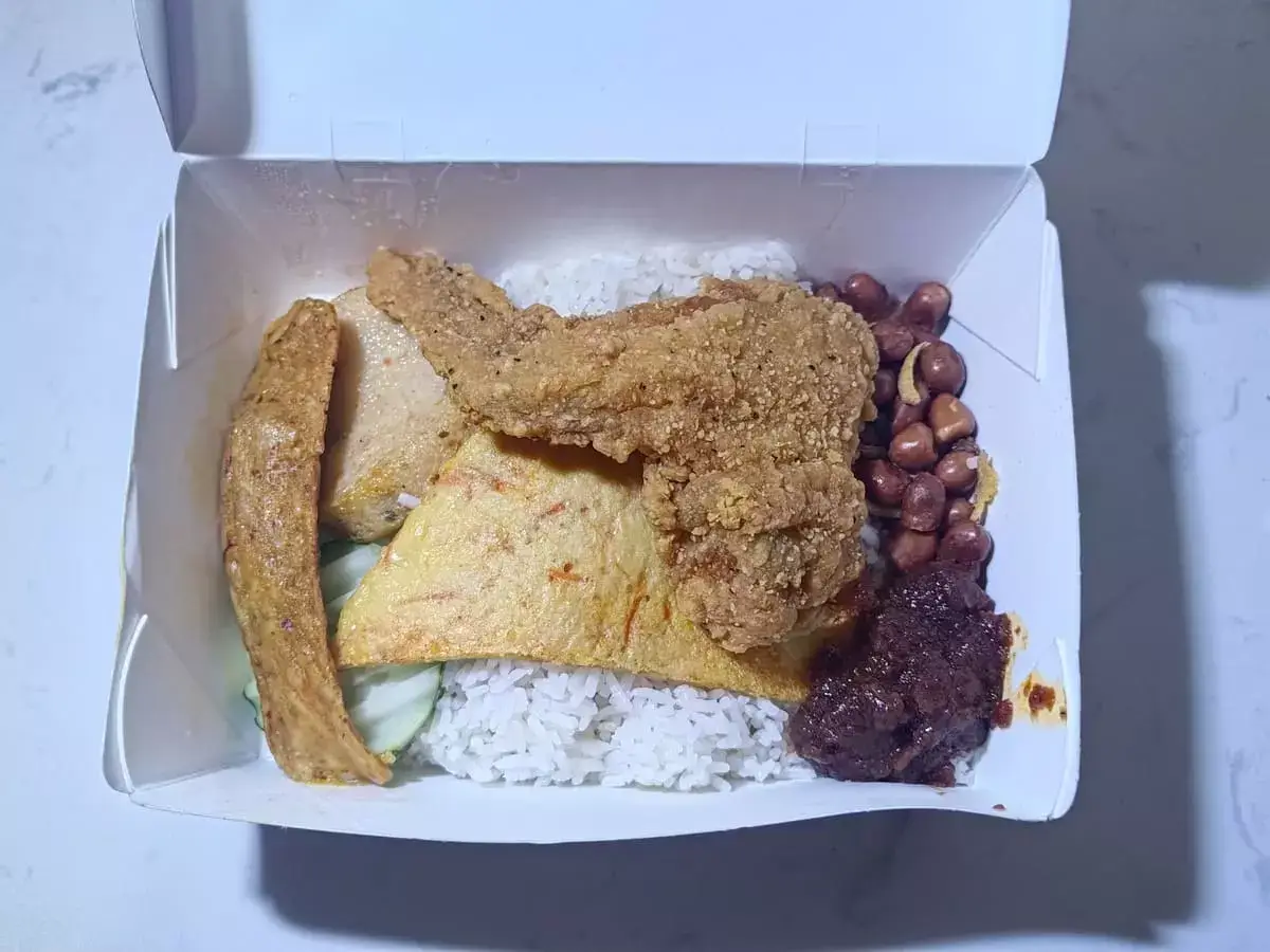 Lee Wee & Brothers: Nasi Lemak with Omelette, Fish Cake, Otah, Fried Chicken Wing, Ikan Bilis & Peanuts