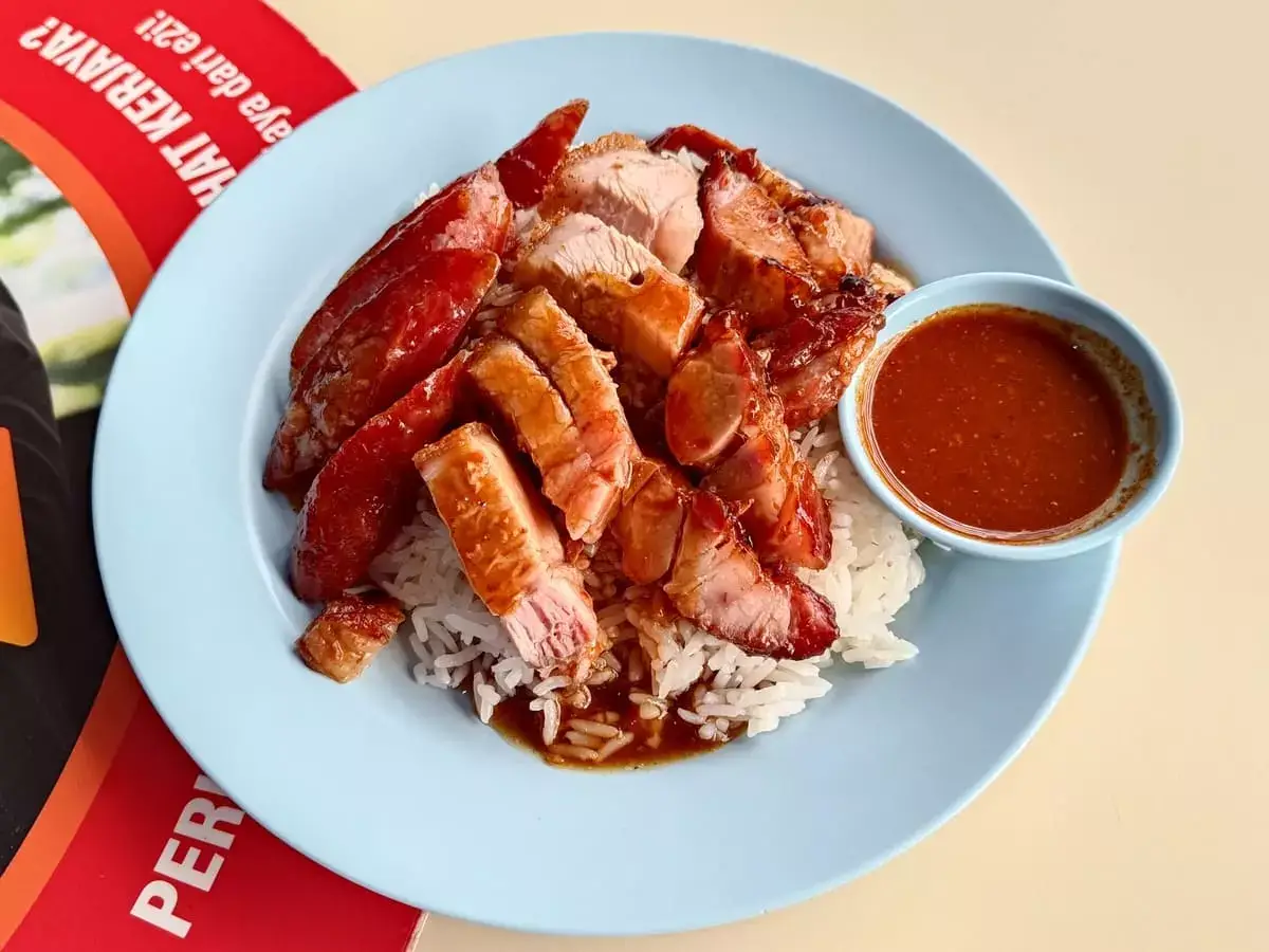 Lian Fa Roasted: Char Siew, Siu Yuk, Sausage Rice & Chilli Sauce