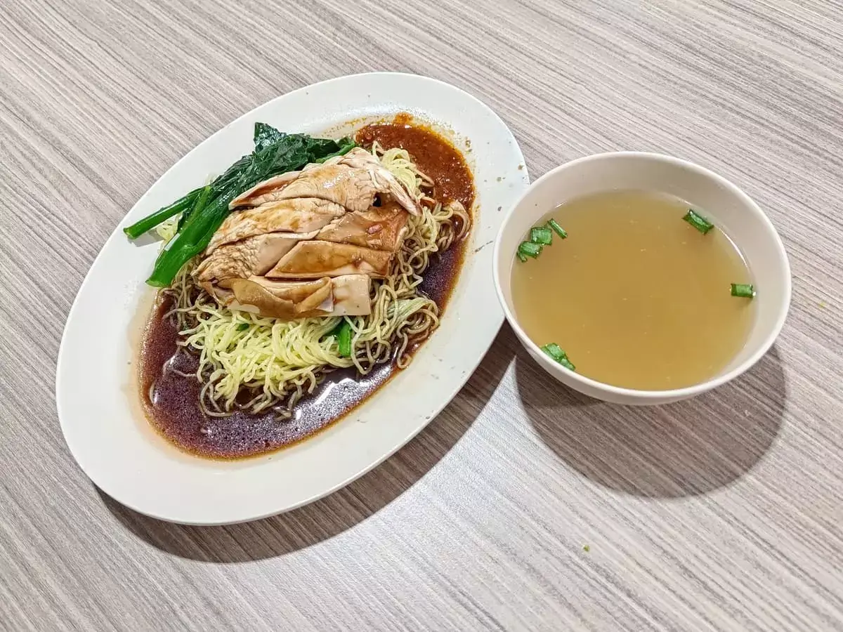 Lucky Poh Hong Kong Noodle & Rice: Soya Sauce Chicken Noodles & Soup