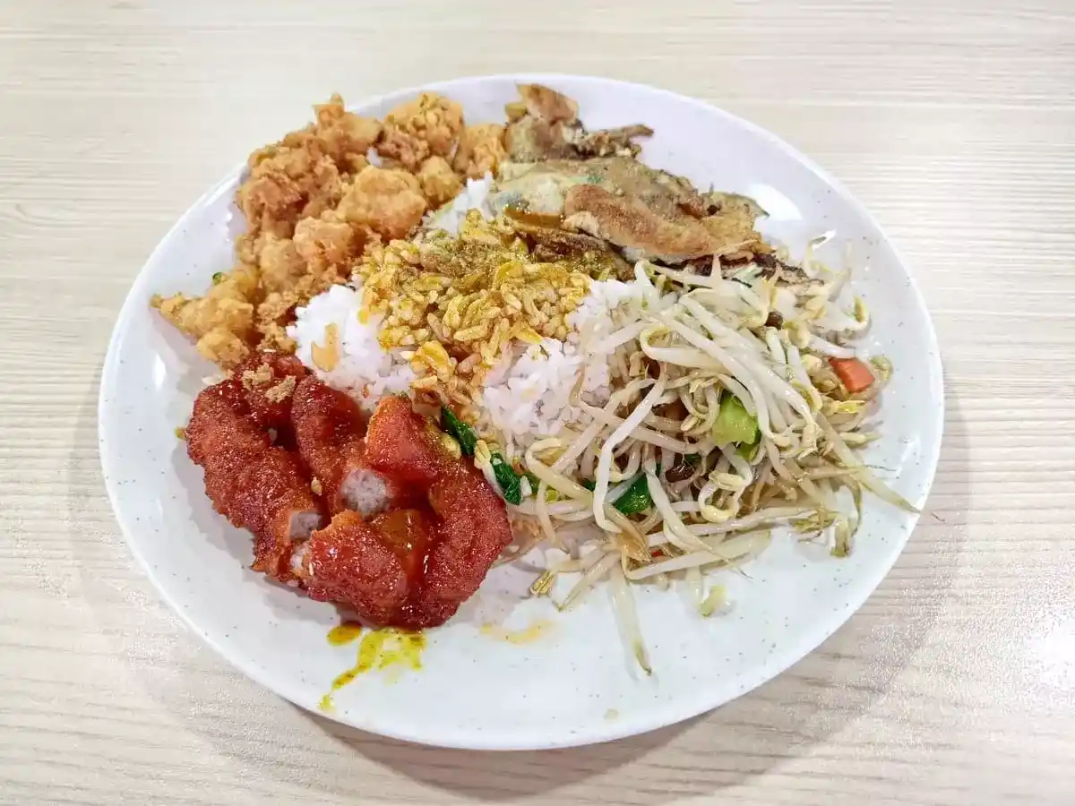 Man Cheng Mixed Rice & Porridge: Fried Fish, Pork Chop, Onion Omelette, Bean Sprouts with Rice & Curry