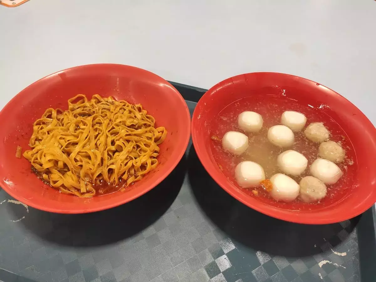 Man Yuan Gourmet: Fishball & Meatball Soup with Mee Pok