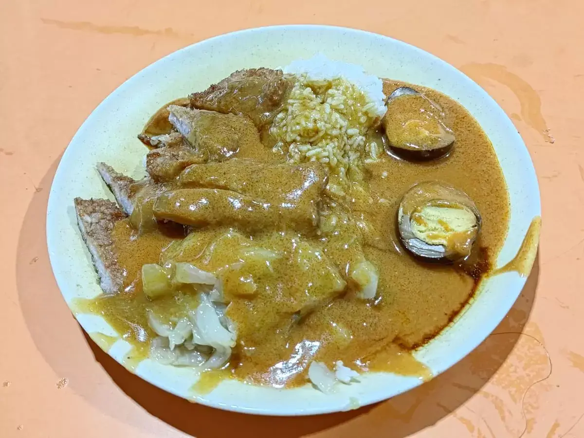 Mei Wei Hainanese Scissors Curry Rice: Pork Chop, Braised Egg & Cabbage with Rice & Curry