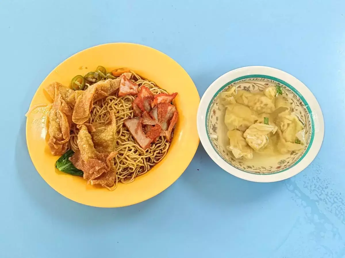 Nan He Wanton Noodle Fried Bee Hoon Mee: Wanton Mee & Soup