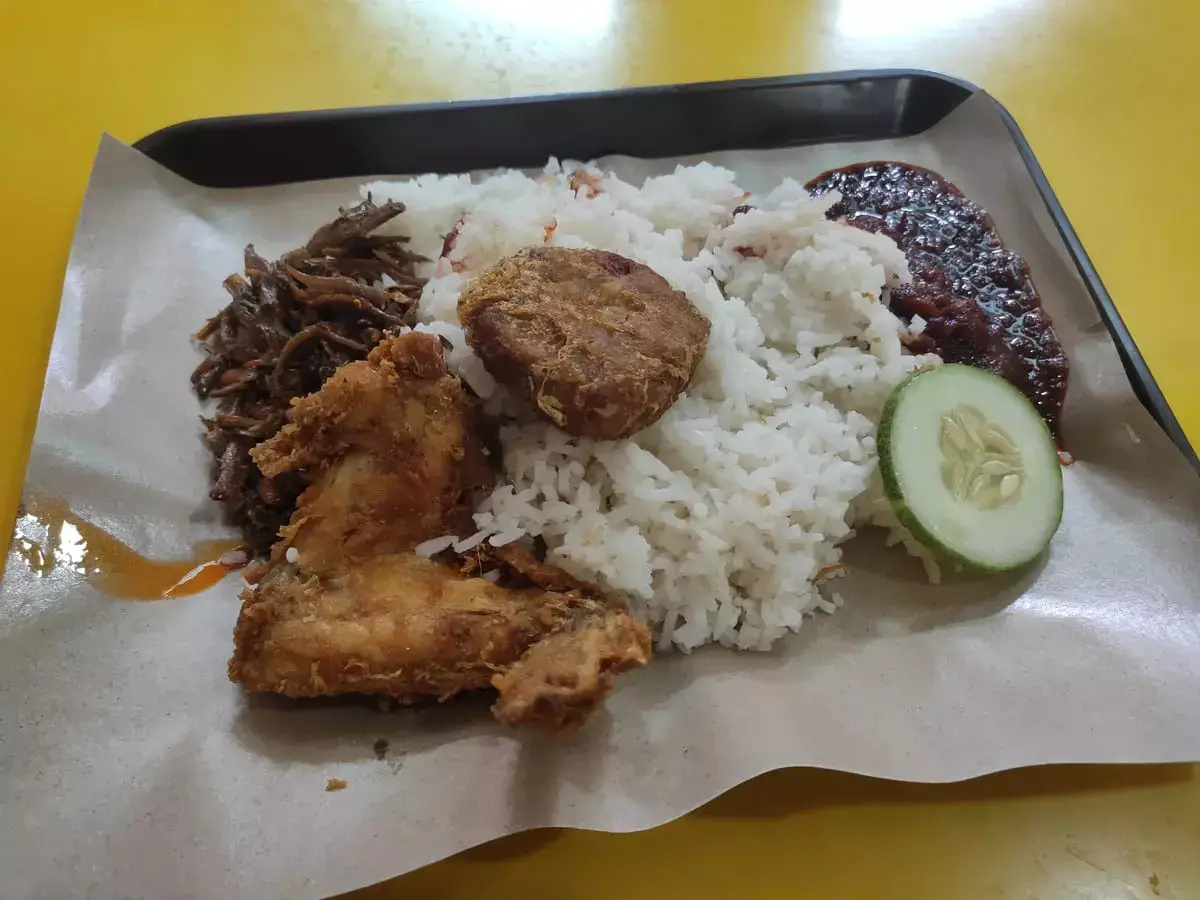 Nasi Singapura: Nasi Lemak with Chicken Wing, Begedil, Ikan Bilis Peanuts