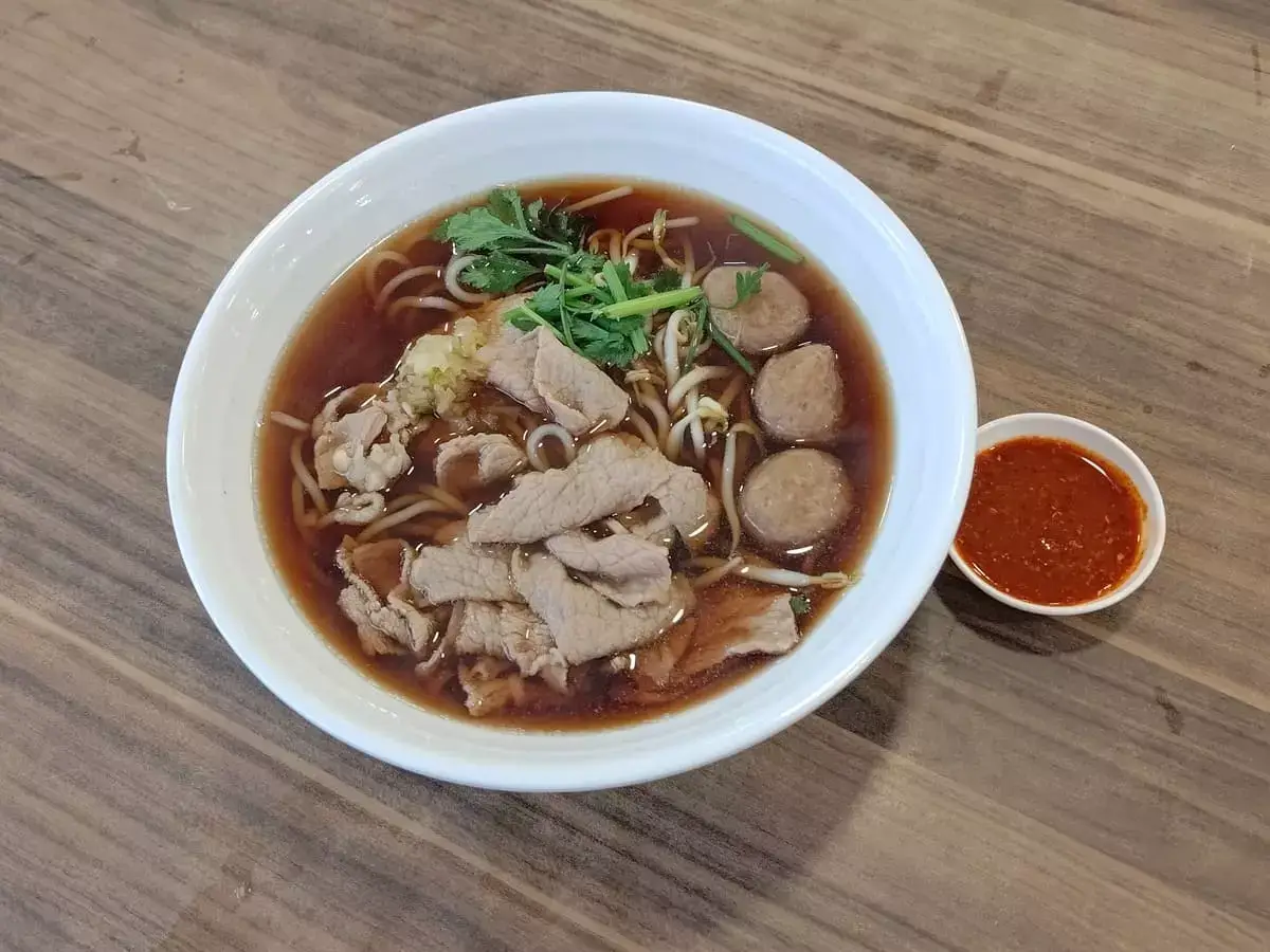 Odeon Beef Noodles: Beef Noodles Soup & Chilli Sauce