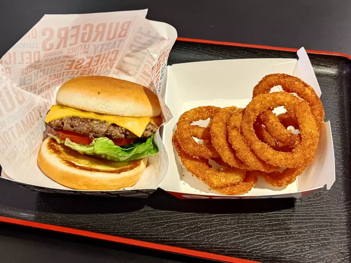 Ordinary Burgers: Classic Beef Burger & Onion Rings