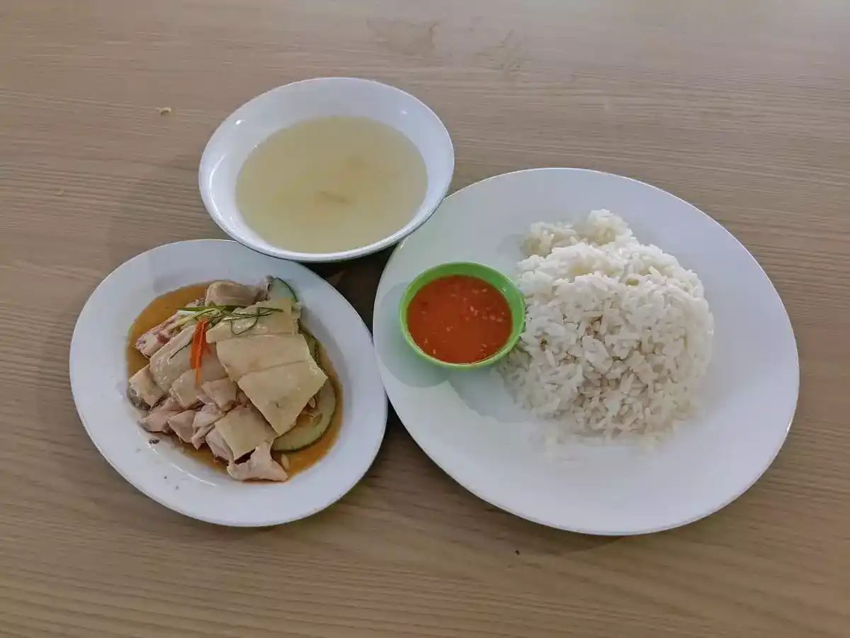 Pin Sheng Chicken Rice: Hainanese Chicken, Rice & Soup