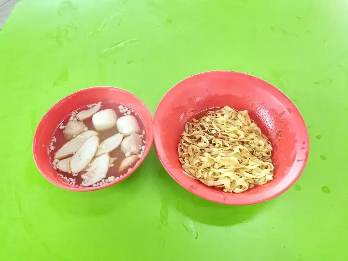 Quan Ji Teochew Mee: Fishball Soup & Mee Pok