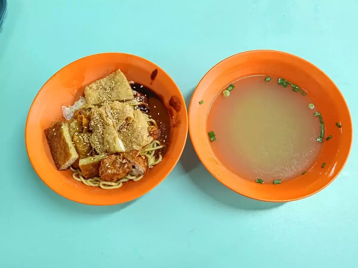 San's Yong Tau Fu: Assorted Yong Tau Foo with Dry Yellow Noodles & Soup